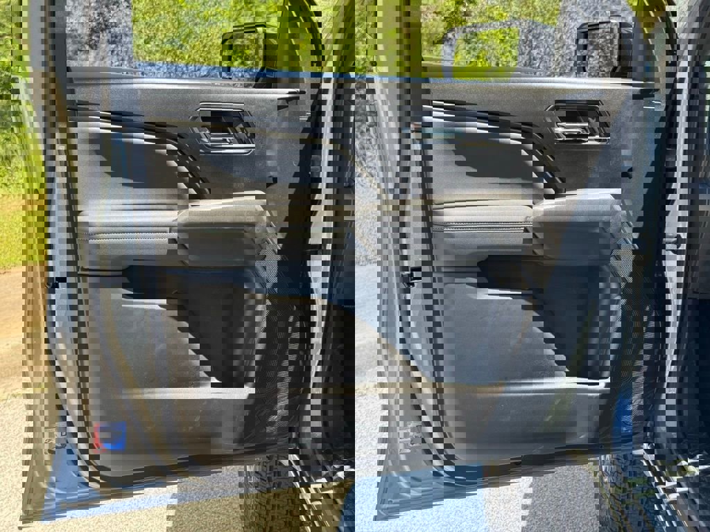 New 2025 GMC Canyon Elevation w/ Convenience Package image 18