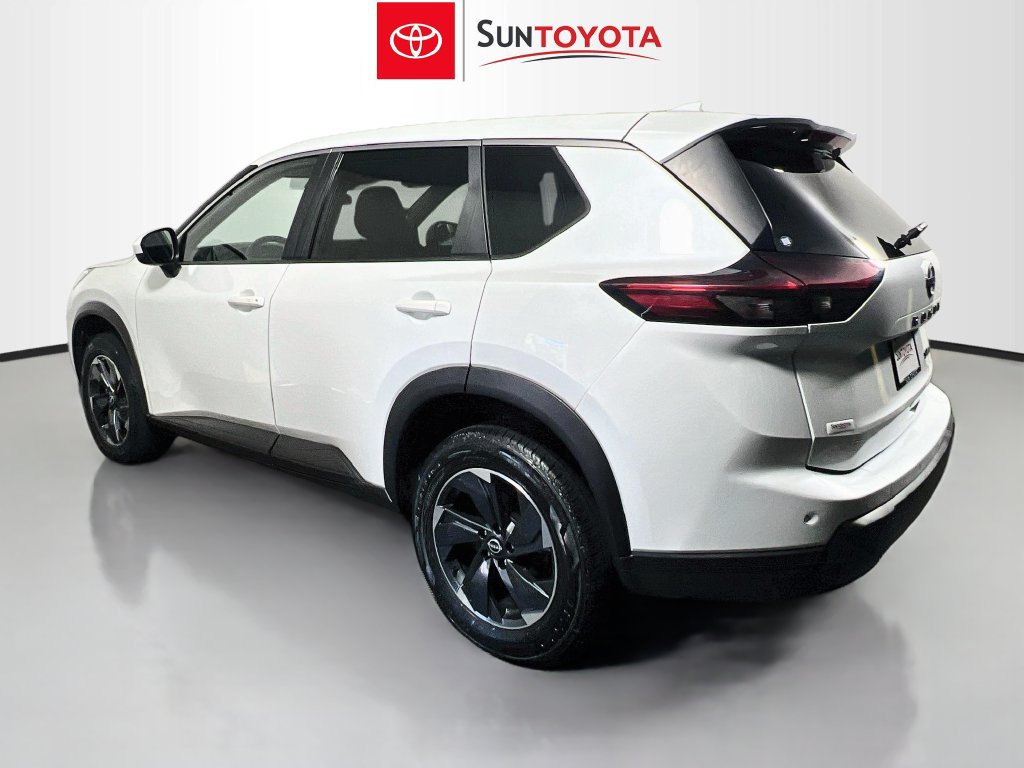 Used 2024 Nissan Rogue SV AWD/4WD image 5