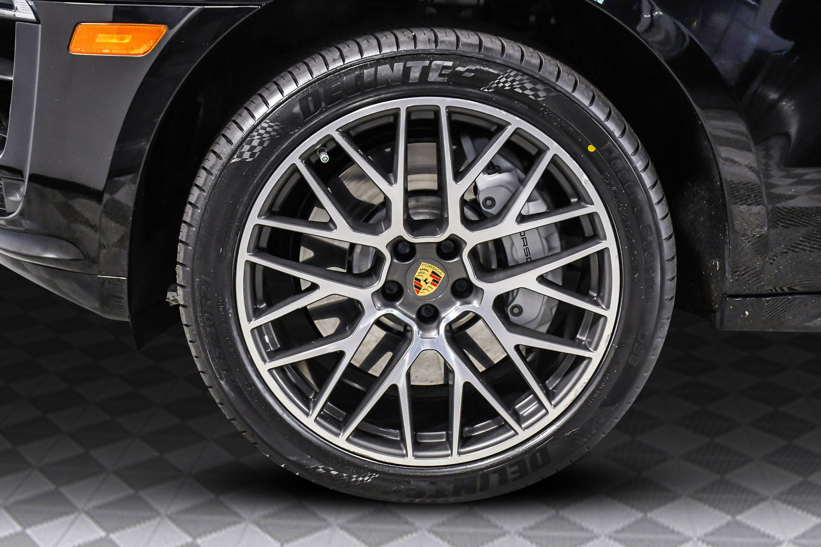 Used 2020 Porsche Macan Turbo image 30