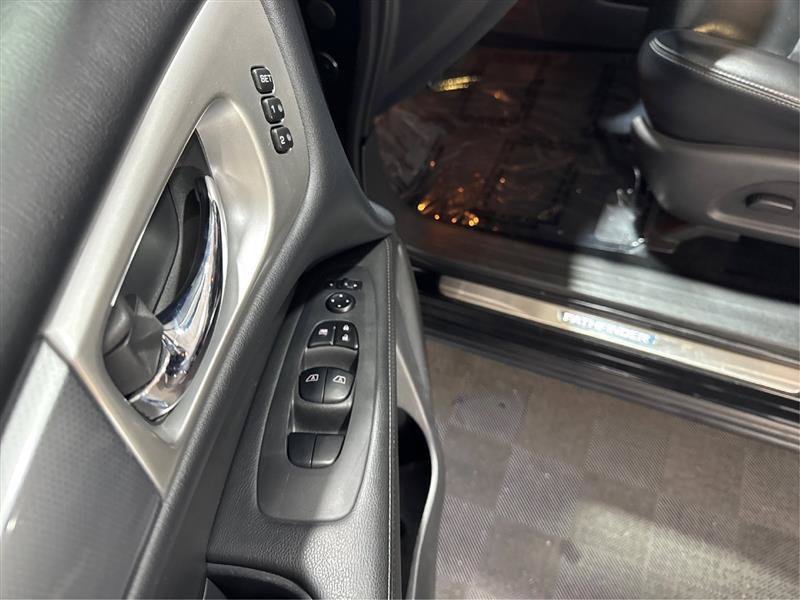 Used 2018 Nissan Pathfinder SL w/ Midnight Edition Package FWD image 32