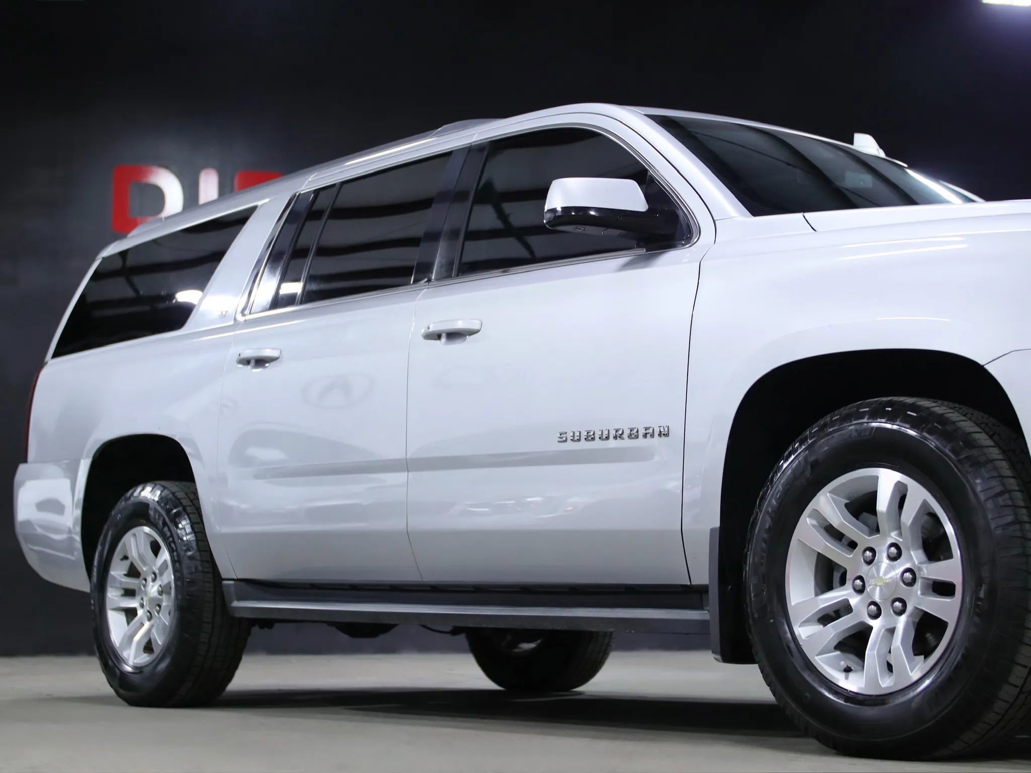 Used 2016 Chevrolet Suburban LT image 3