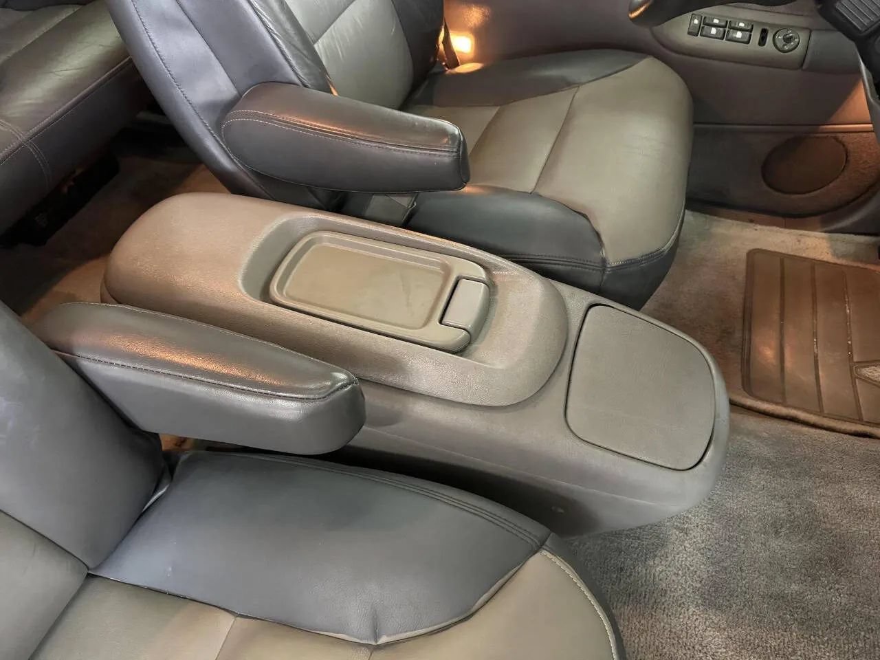 Used 2000 Chevrolet Tahoe Z71 w/ Comfort & Security Pkg AWD/4WD image 30