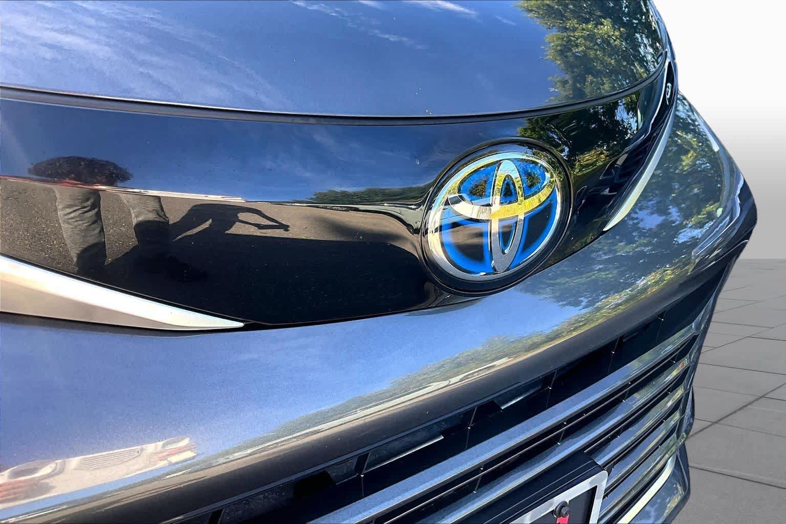 Certified 2025 Toyota Sienna Limited AWD/4WD image 29