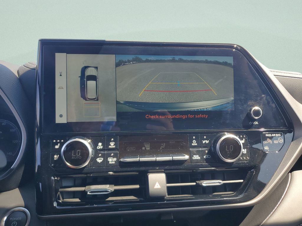 Used 2025 Toyota Highlander Limited image 25