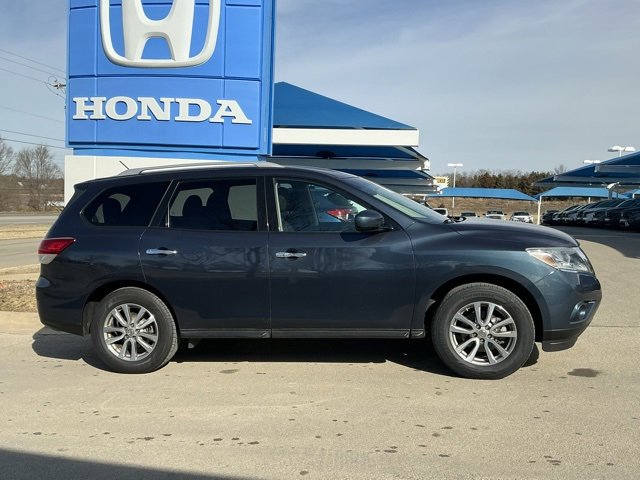 Used 2016 Nissan Pathfinder S image 2