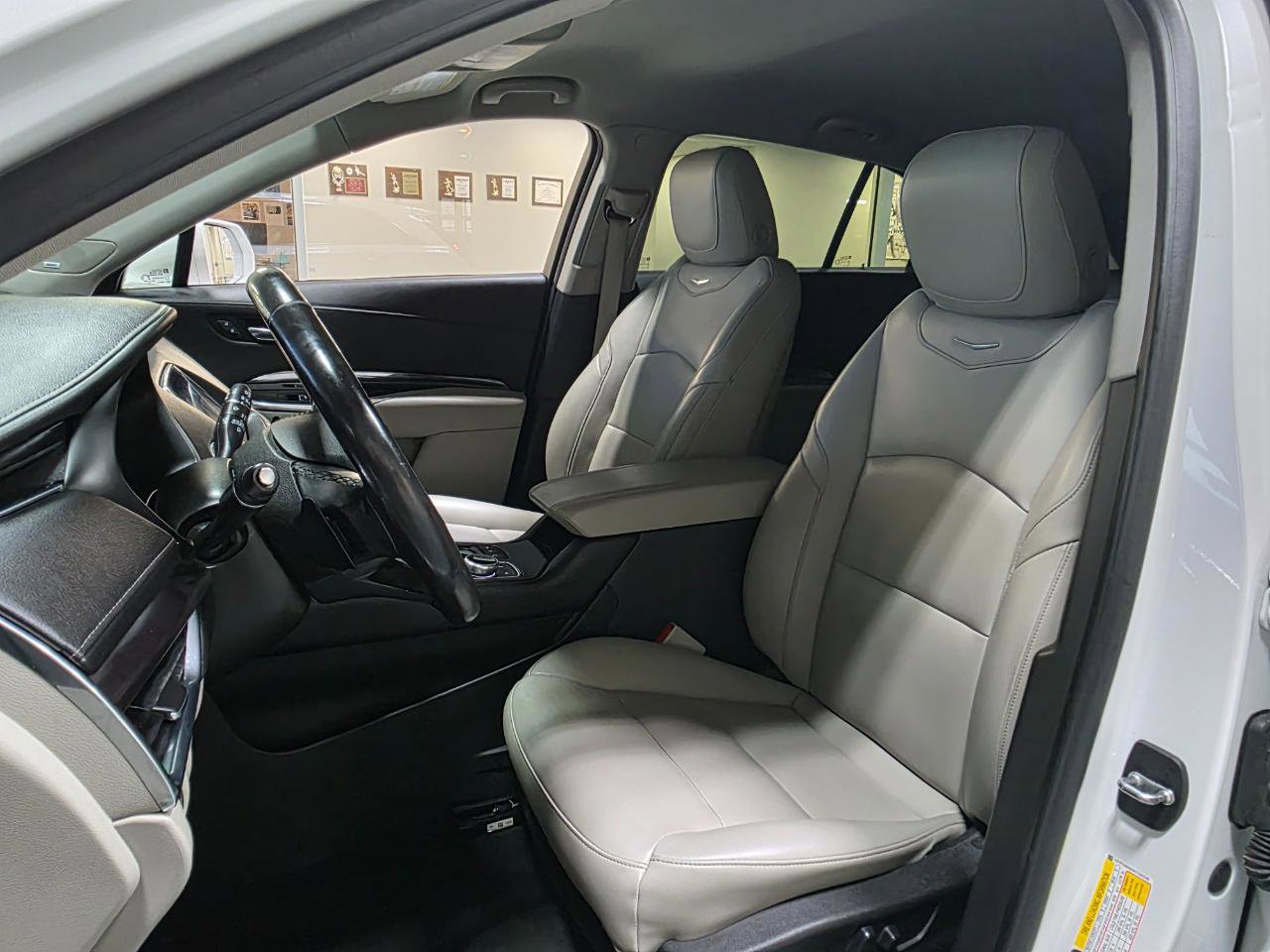 Used 2019 Cadillac XT4 Luxury w/ Cold Weather Package AWD/4WD image 15