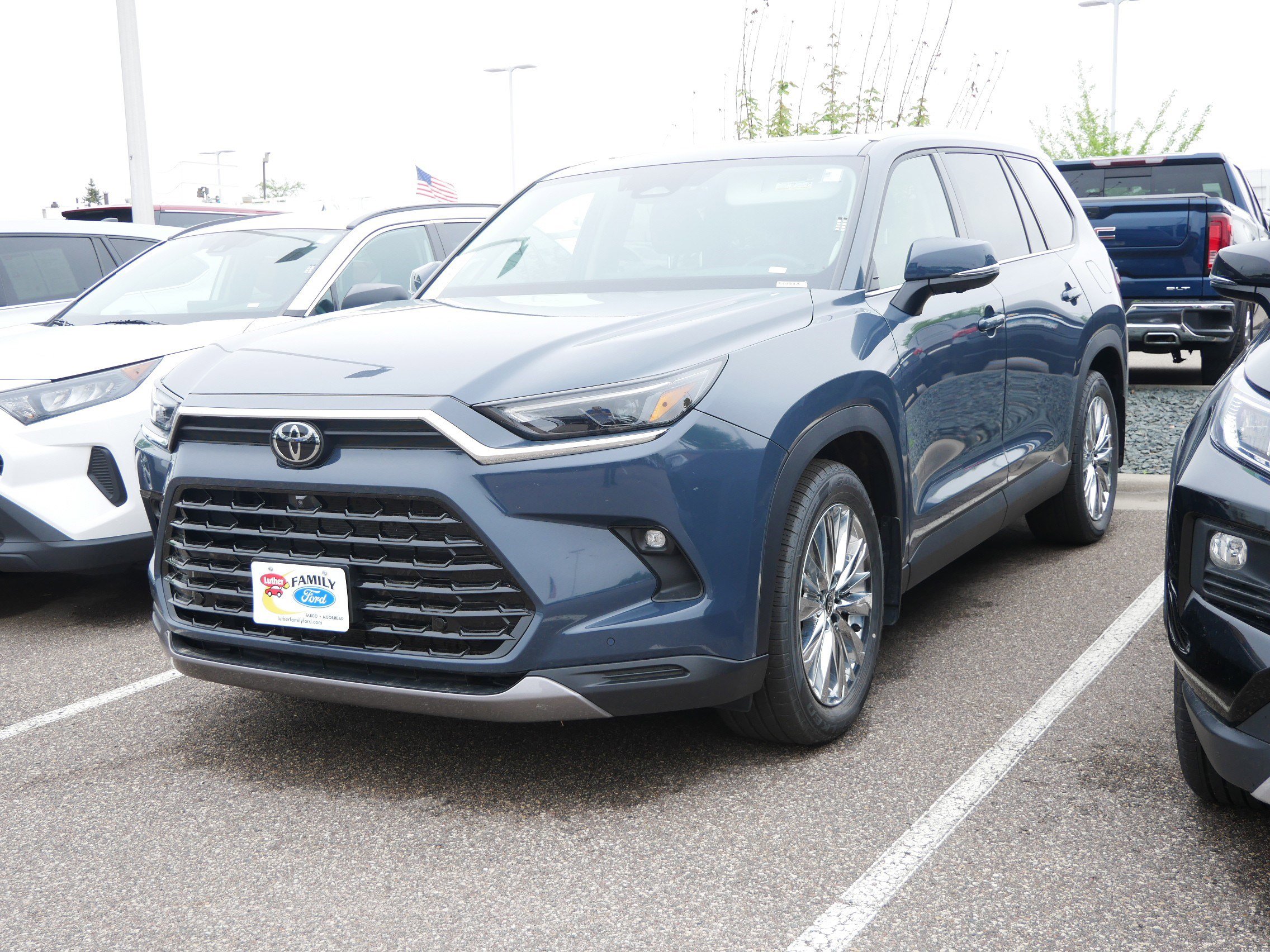 Used 2024 Toyota Grand Highlander AWD image 3