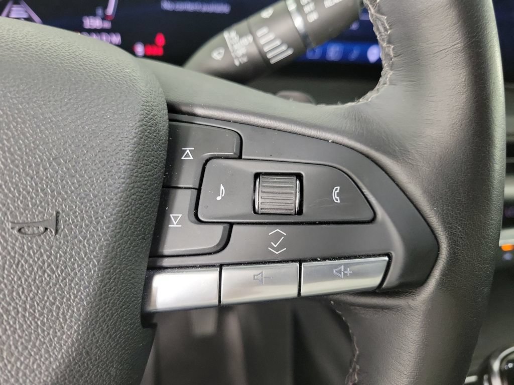 Certified 2025 Cadillac XT4 Premium Luxury FWD image 23