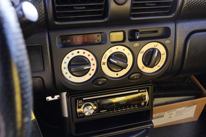 Used 2000 Toyota MR2 image 14