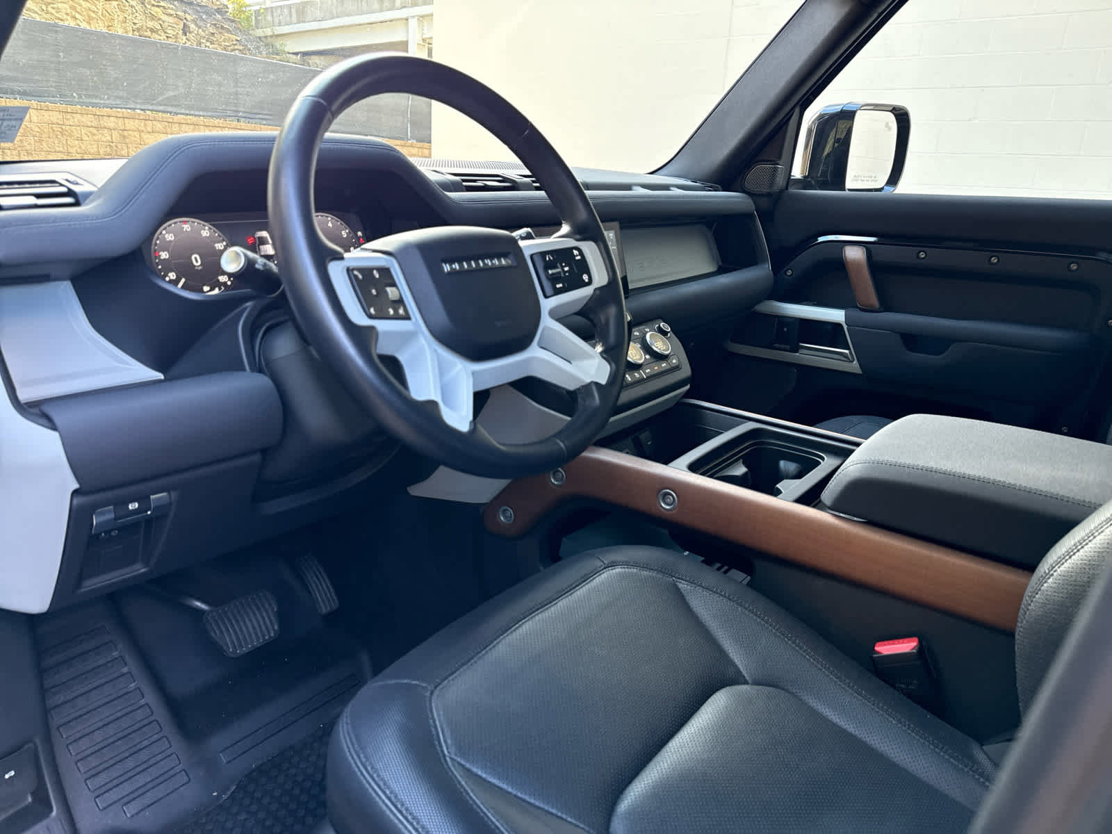 Certified 2023 Land Rover Defender 110 X-Dynamic SE image 11