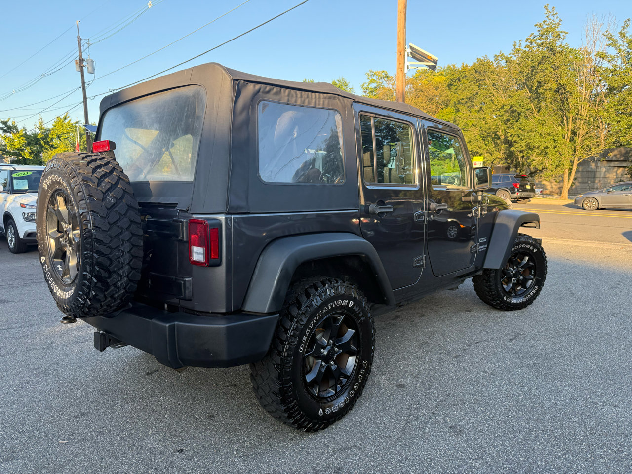 Used 2017 Jeep Wrangler Unlimited Sport w/ Connectivity Group image 6