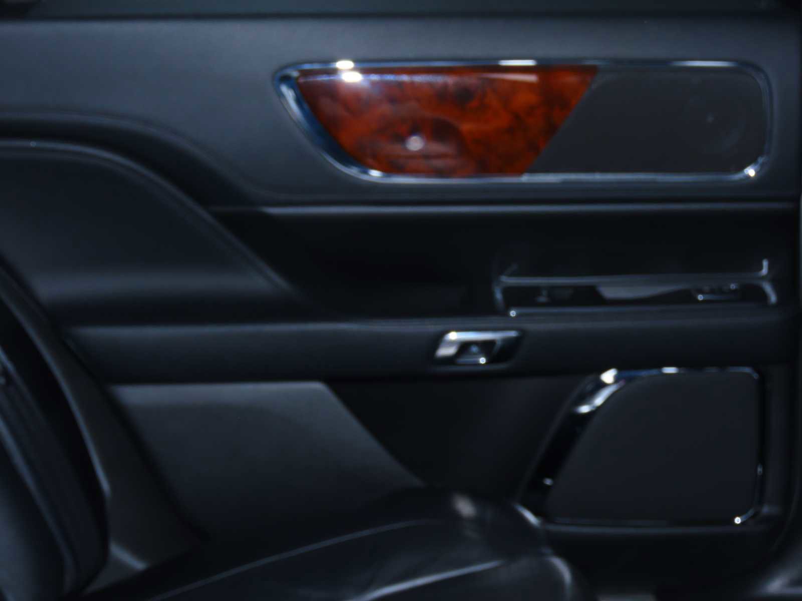 Used 2019 Lincoln Continental Select image 23