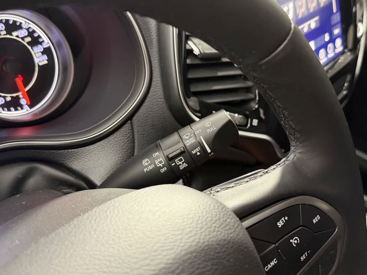 Used 2019 Jeep Cherokee Limited image 18