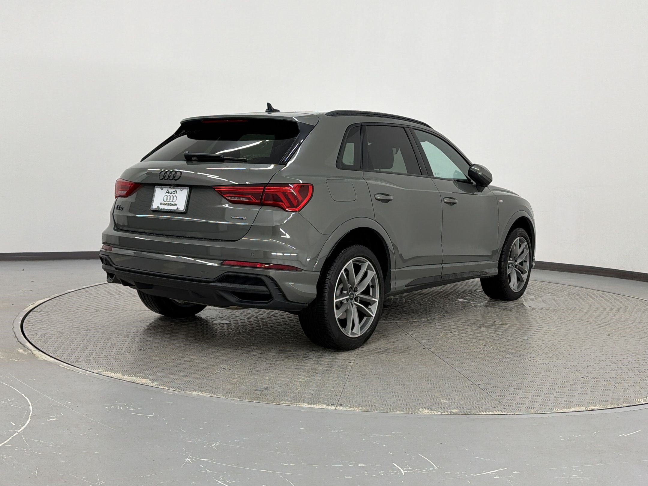 Used 2025 Audi Q3 2.0T Premium w/ Convenience Package AWD/4WD image 9