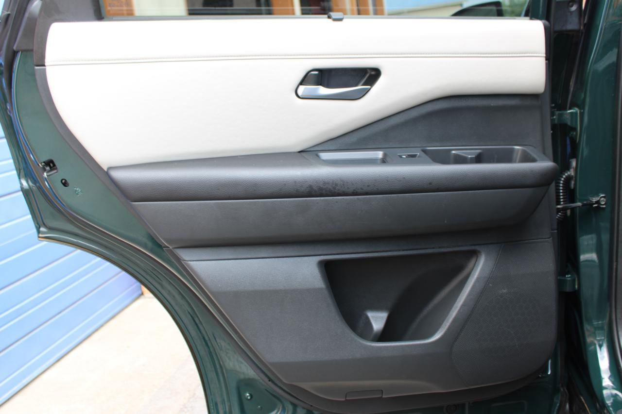 Used 2025 Nissan Pathfinder SL AWD/4WD image 39