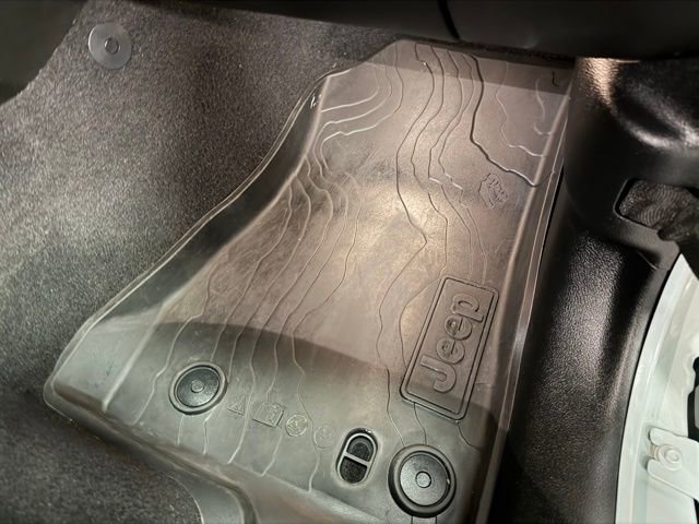 Used 2023 Jeep Gladiator Mojave w/ LED Lighting Group AWD/4WD image 27