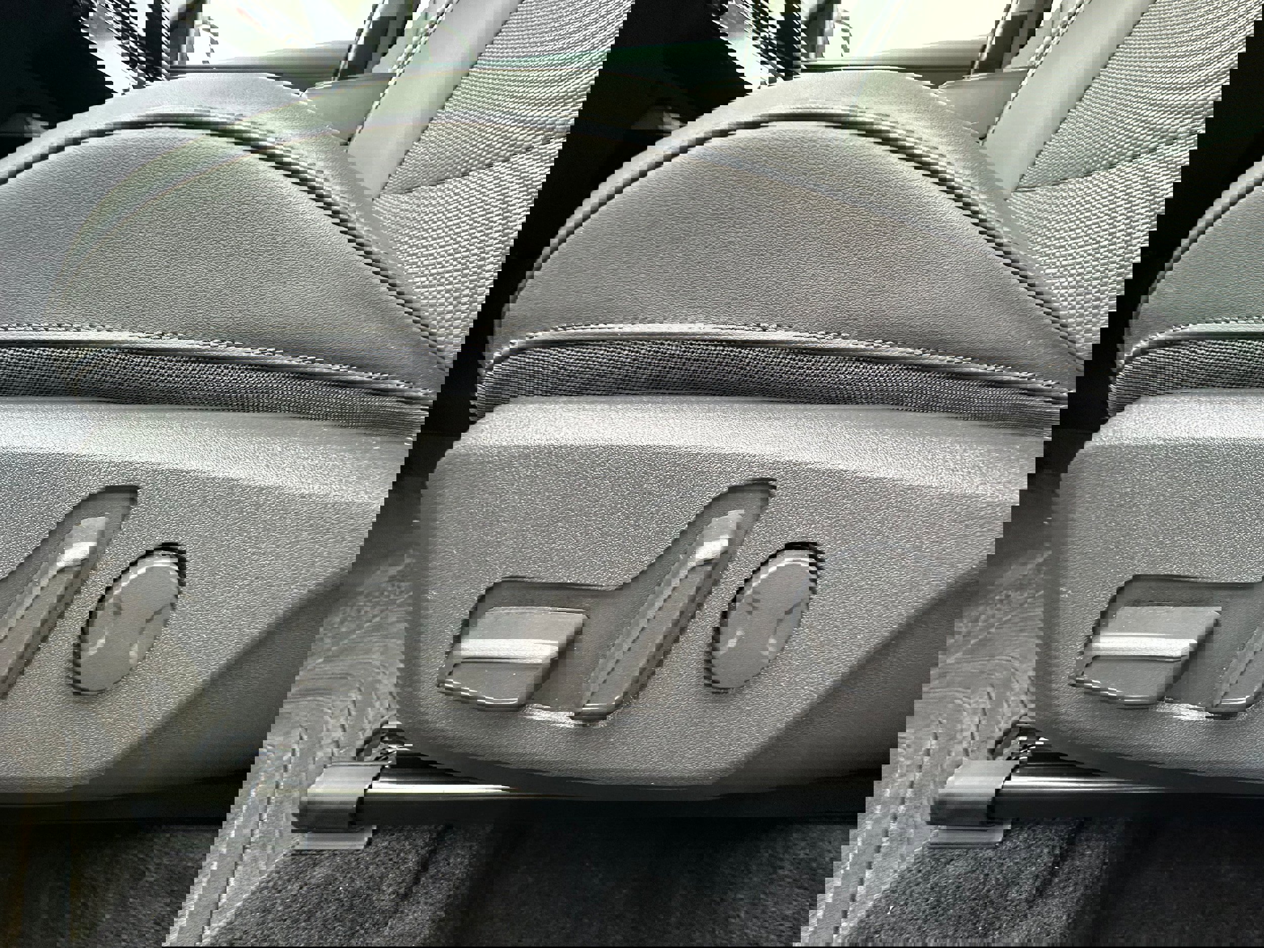 Used 2025 Kia Niro EX image 26