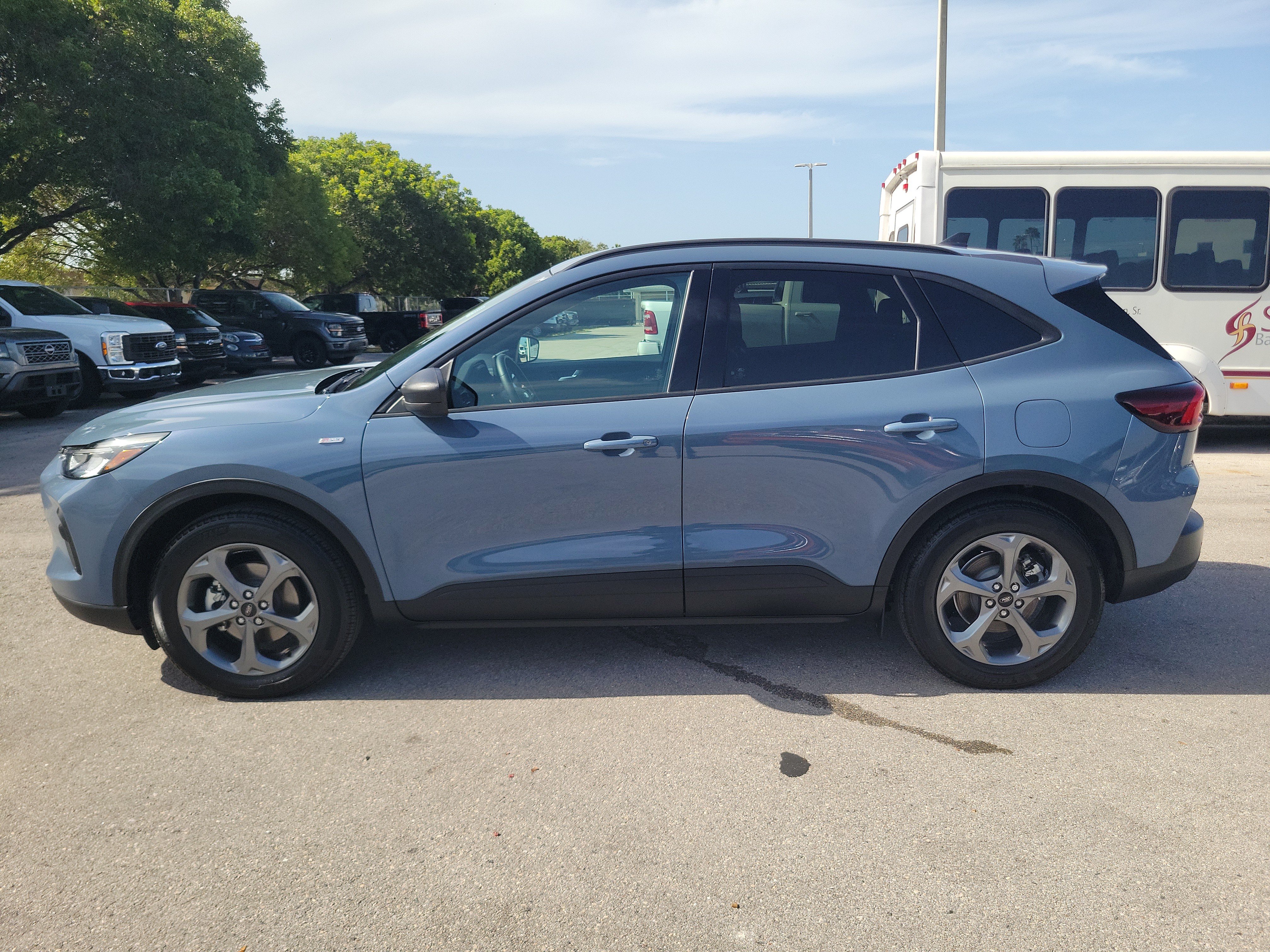 Used 2025 Ford Escape ST-Line w/ Tech Pack #1 FWD image 8