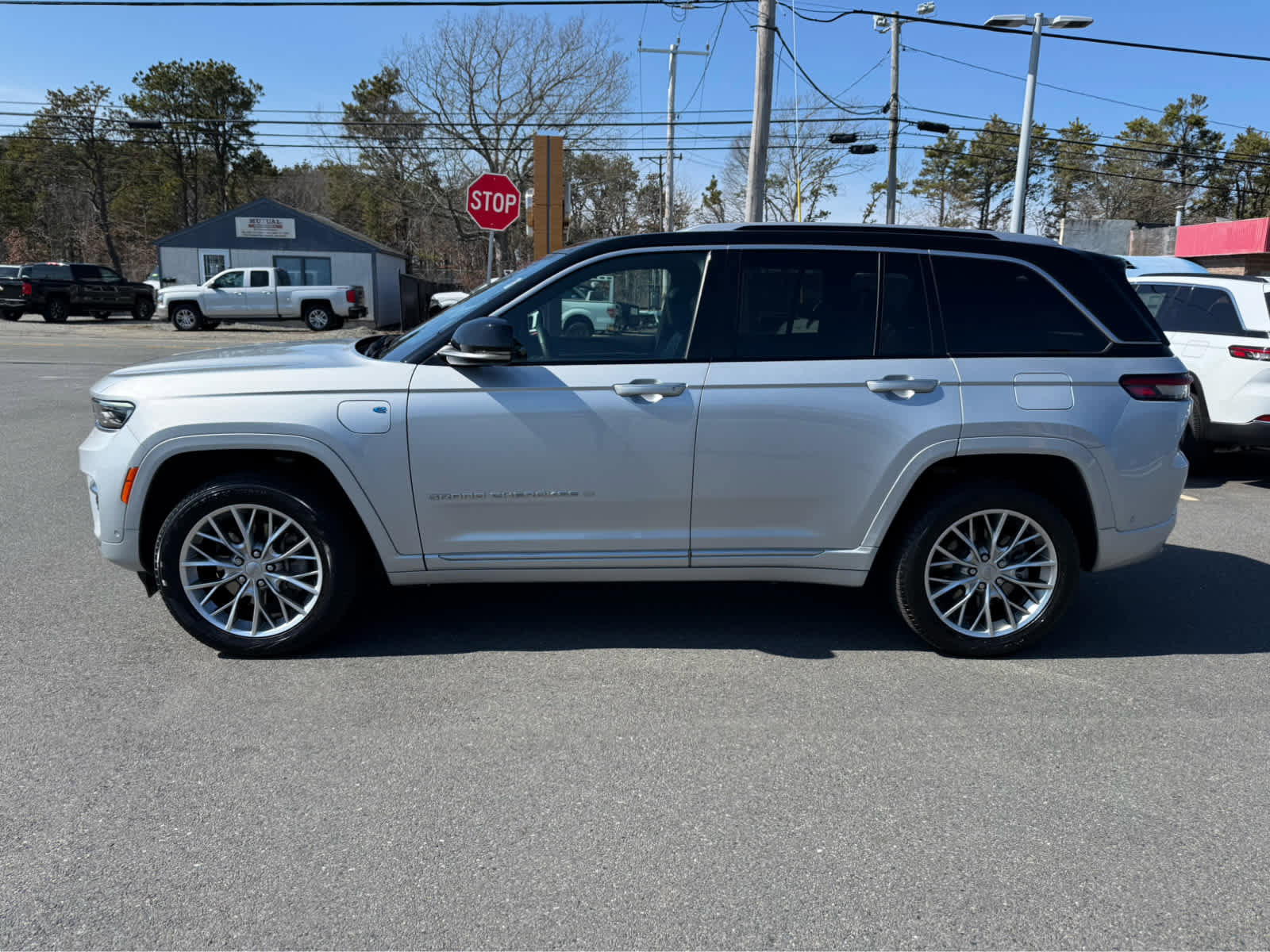 Used 2023 Jeep Grand Cherokee Summit w/ Luxury Tech Group V image 5