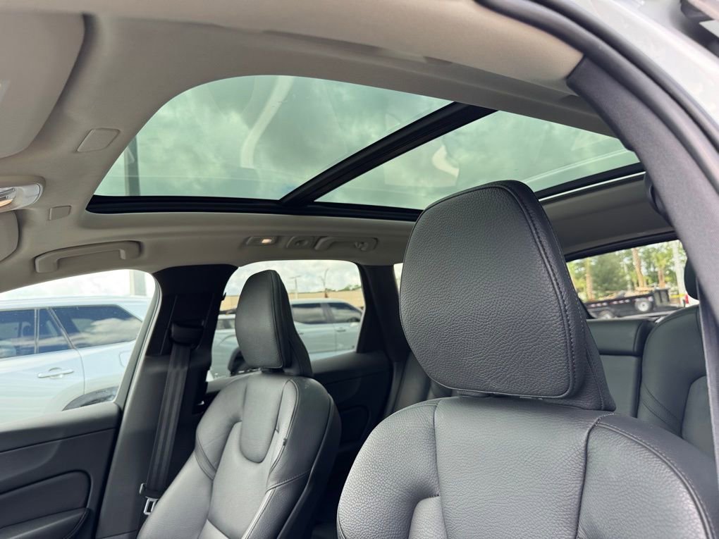 Used 2023 Volvo XC60 B5 Plus image 39