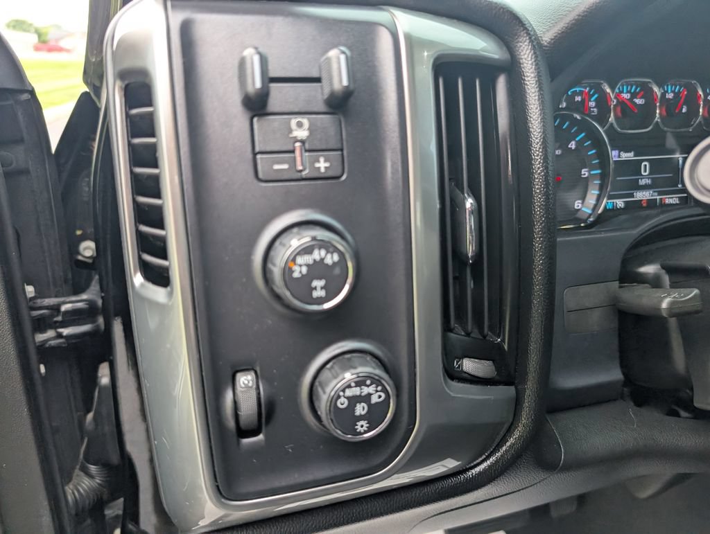 Used 2018 Chevrolet Silverado 1500 LT w/ All Star Edition AWD/4WD image 17