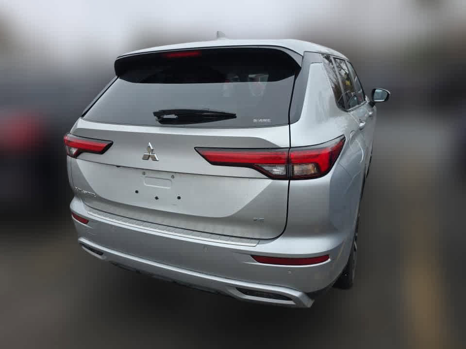 Used 2022 Mitsubishi Outlander SE AWD/4WD image 4