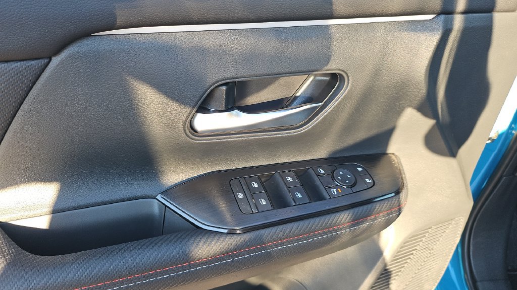 New 2027 Nissan Kicks SR w/ SR Premium Package FWD image 5