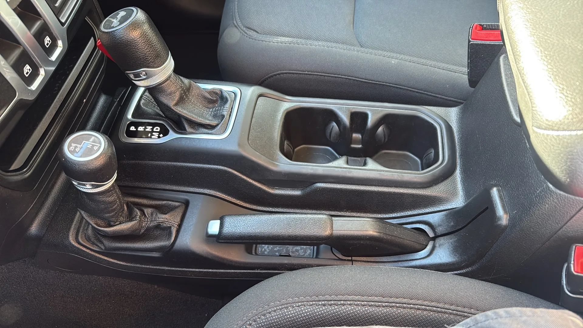 Used 2020 Jeep Wrangler Sport AWD/4WD image 33