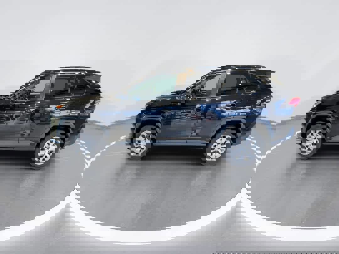 Used 2021 Toyota RAV4 LE image 5