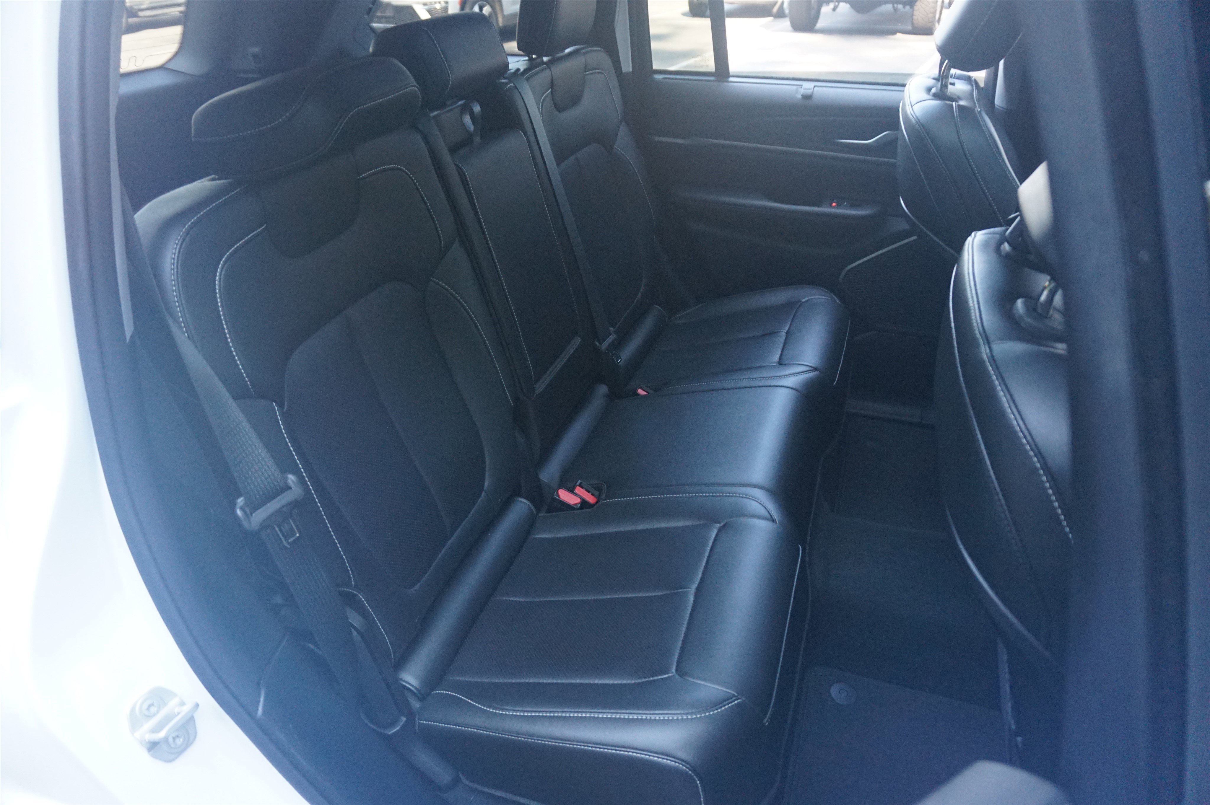 Used 2023 Jeep Grand Cherokee 4WD 4xe w/ Luxury Tech Group II image 21