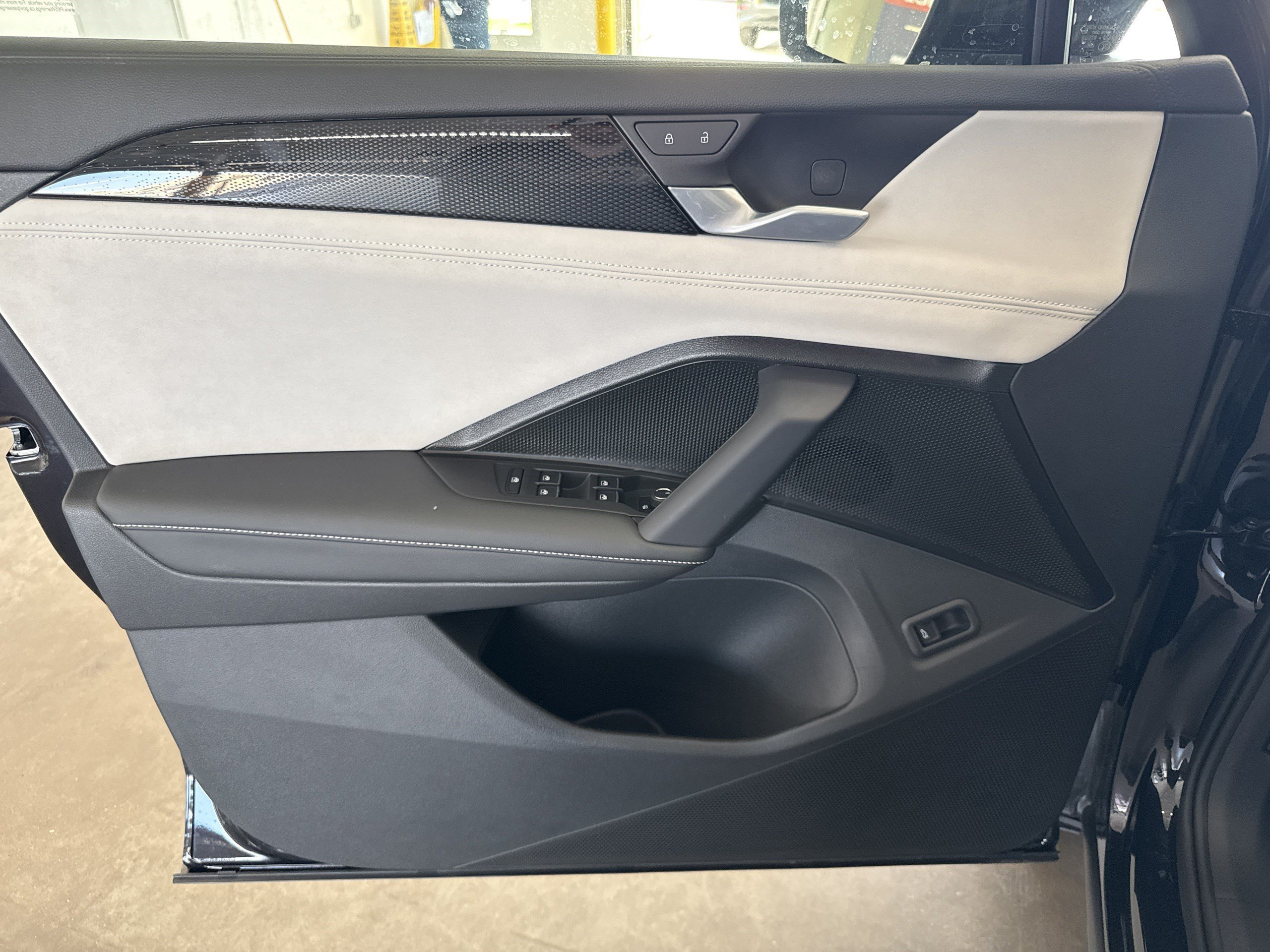 New 2026 Volkswagen Tiguan SE FWD image 10