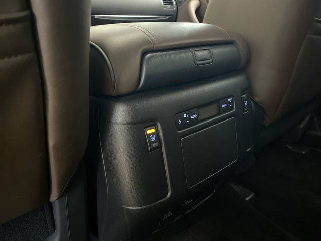 Used 2022 Nissan Armada Platinum w/ Captain's Chairs Package RWD image 17