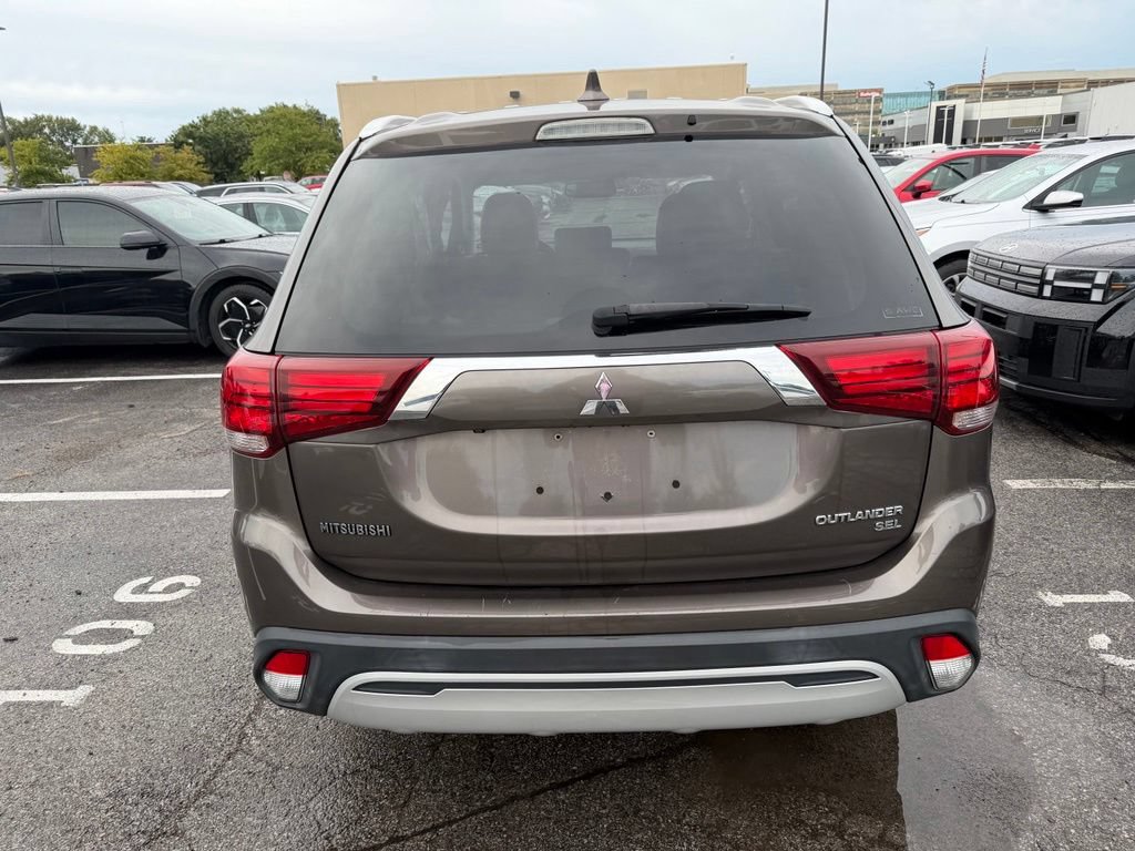 Used 2019 Mitsubishi Outlander SEL AWD/4WD image 4