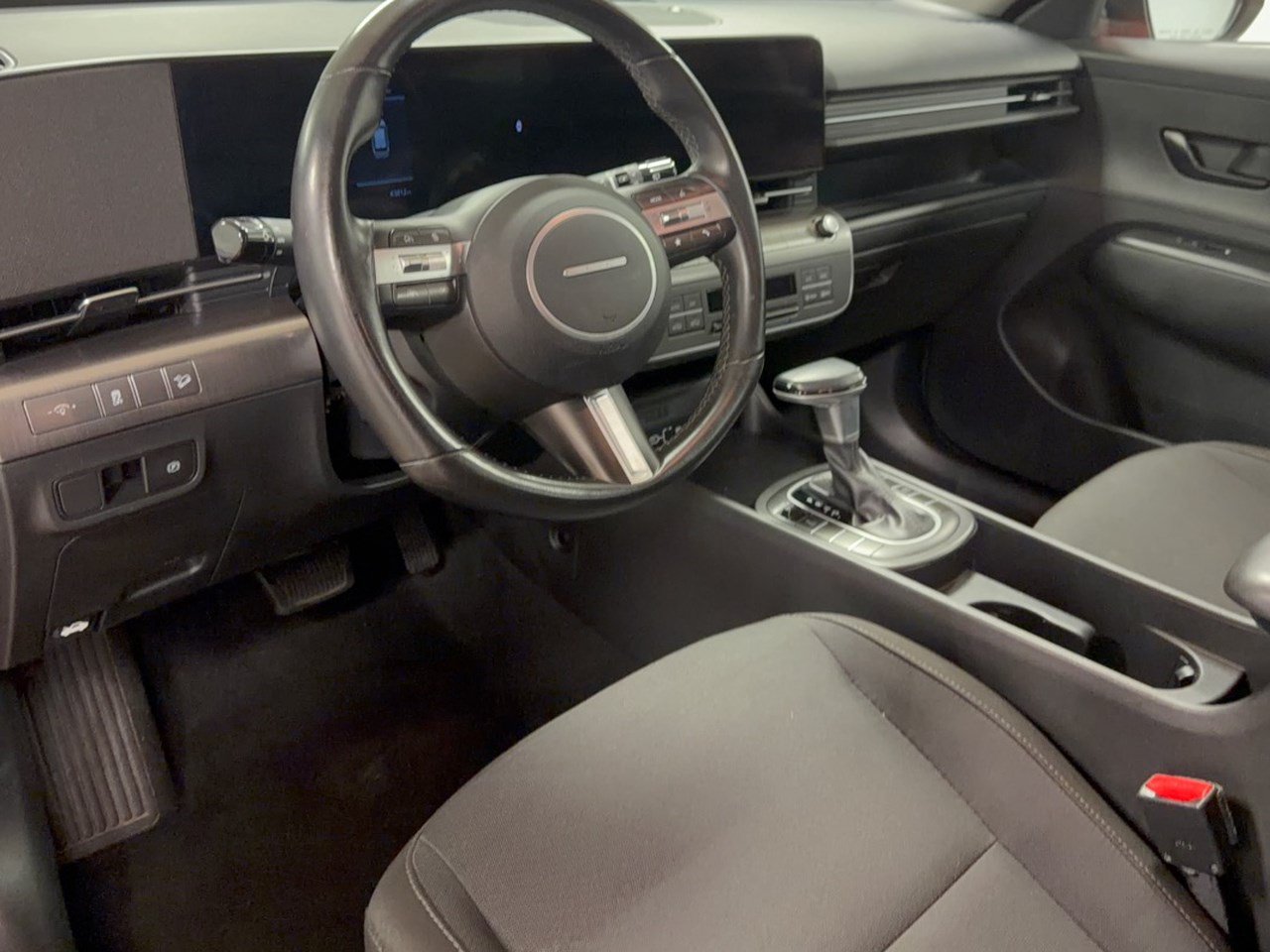 Used 2025 Hyundai Kona SEL AWD/4WD image 4
