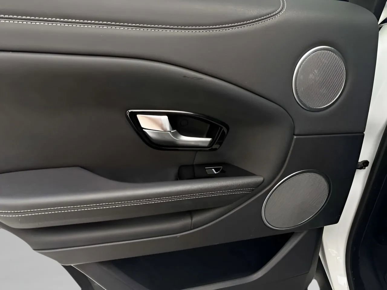 Used 2019 Land Rover Range Rover Evoque image 37