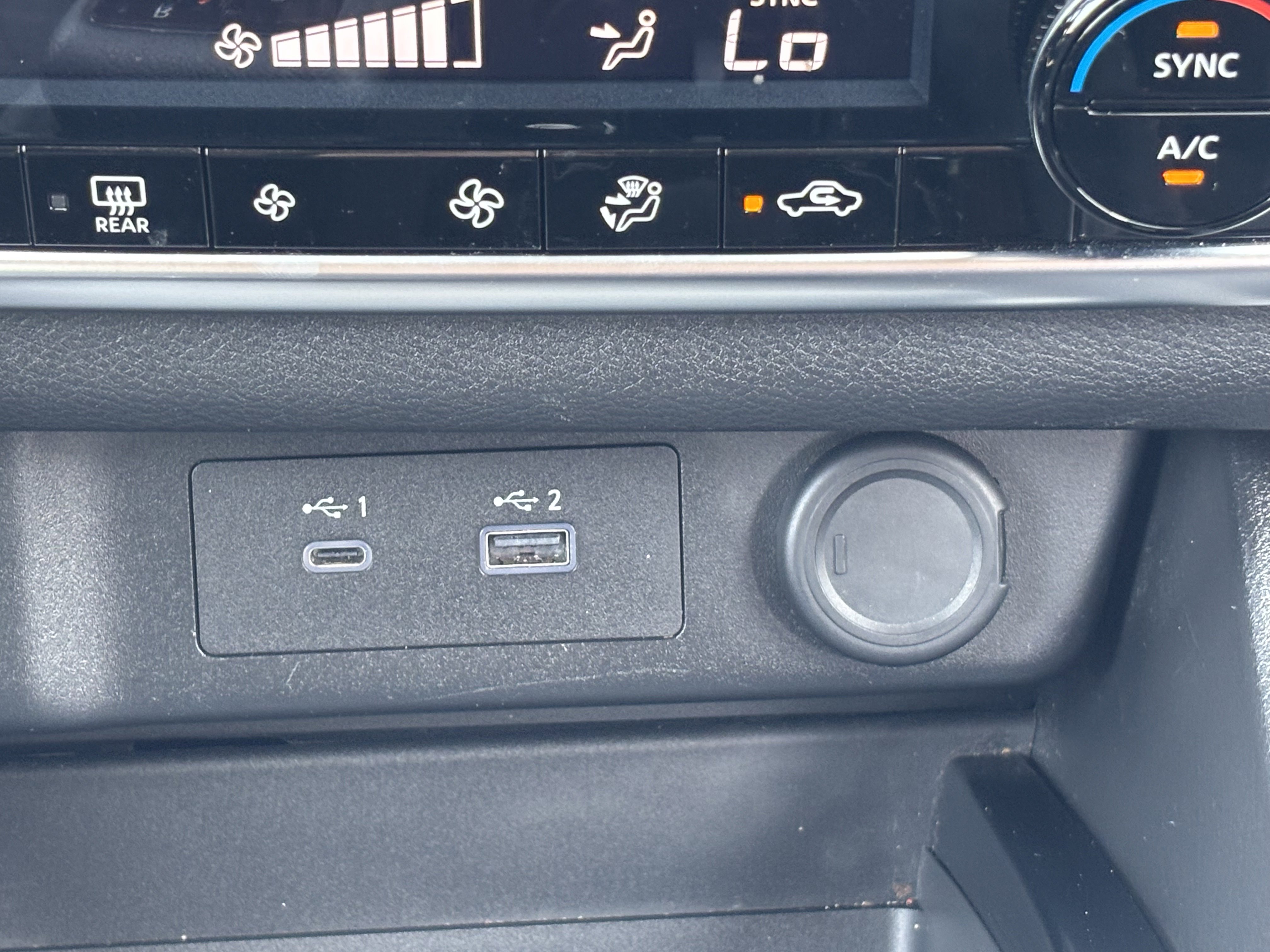 Used 2023 Nissan Rogue SV image 22