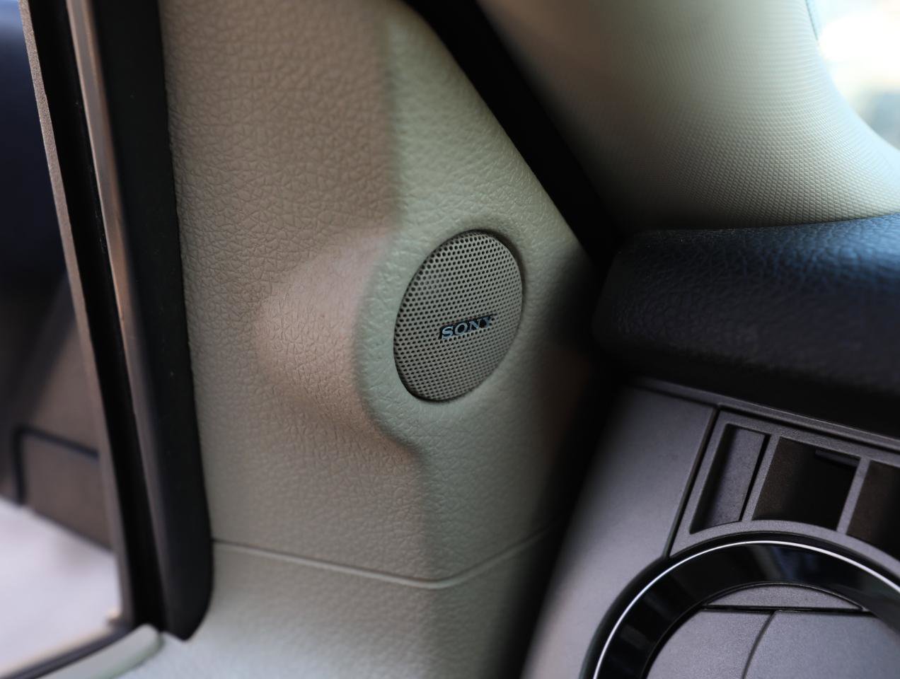 Used 2016 Ford Expedition Limited image 19