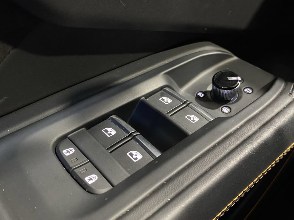 Used 2024 Lamborghini Urus S AWD/4WD image 12