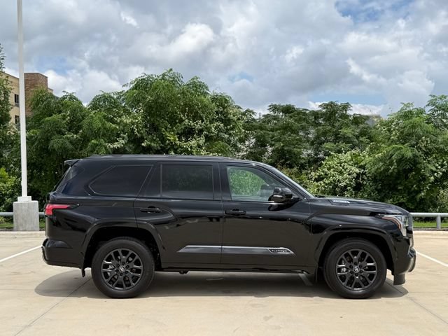 Used 2025 Toyota Sequoia Platinum AWD/4WD image 5