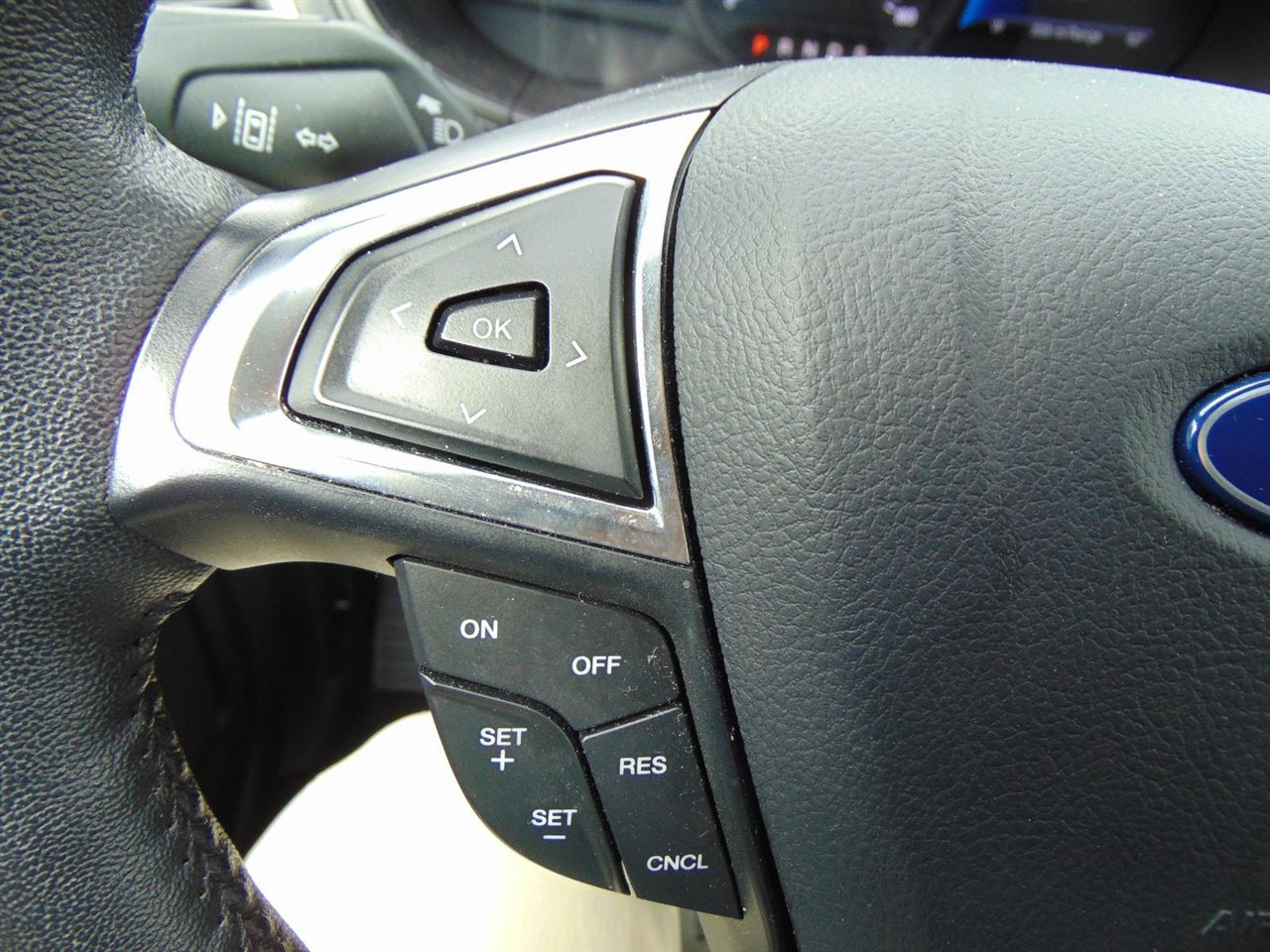 Used 2024 Ford Edge Titanium image 34