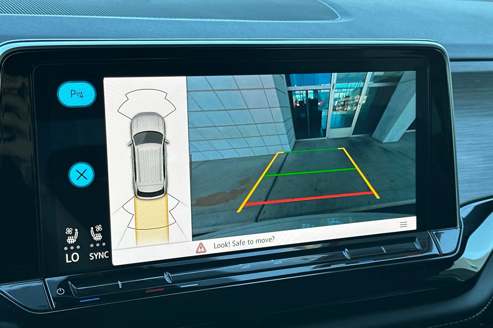 Used 2025 Volkswagen Atlas Cross Sport SE image 19