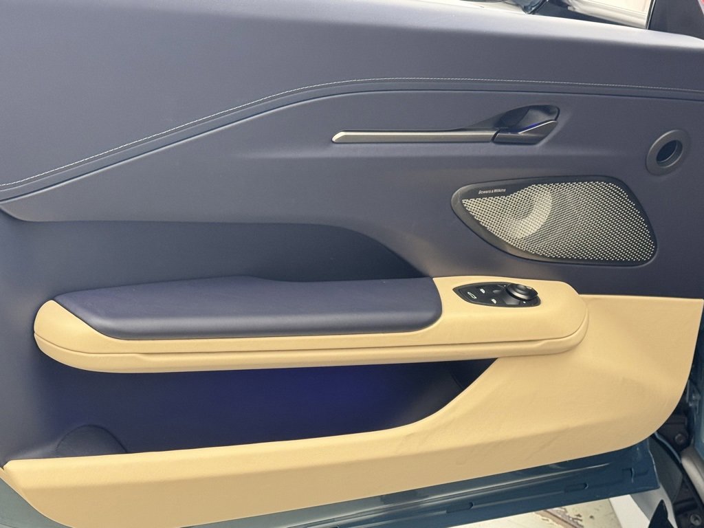 New 2026 Aston Martin V8 Vantage Roadster image 12