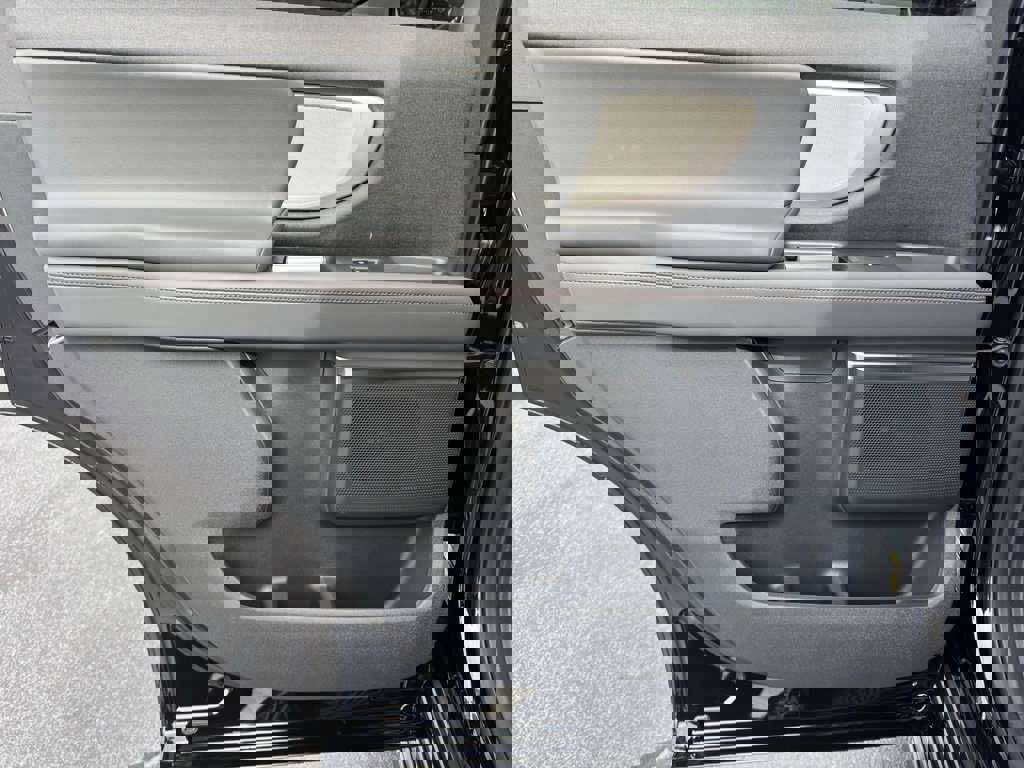 New 2025 Ford Expedition Active image 33