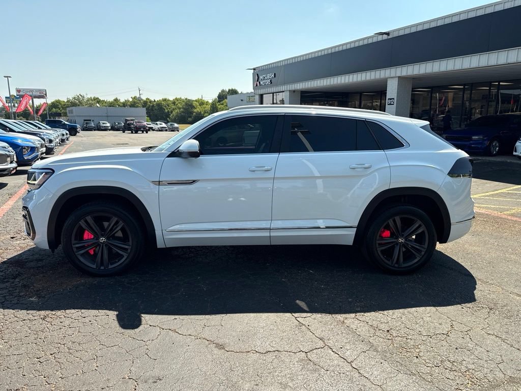 Used 2022 Volkswagen Atlas Cross Sport SEL R-Line AWD/4WD image 11