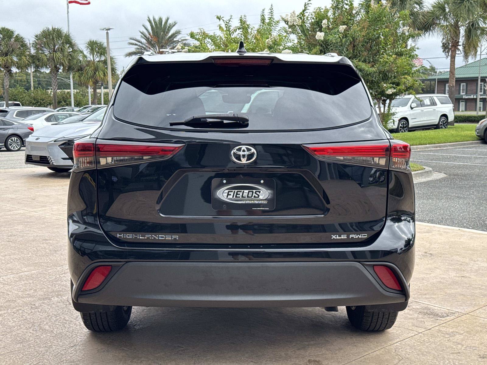Used 2021 Toyota Highlander XLE AWD/4WD image 4