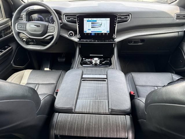 Used 2024 Jeep Wagoneer Series III AWD/4WD image 16