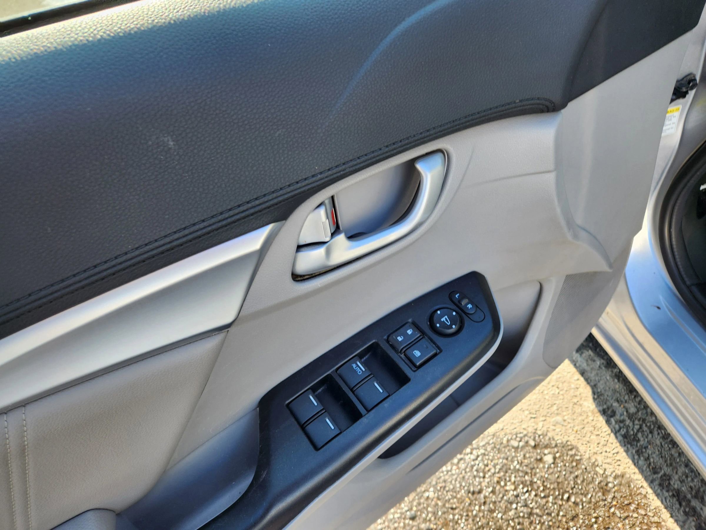 Used 2015 Honda Civic Hybrid Sedan image 22