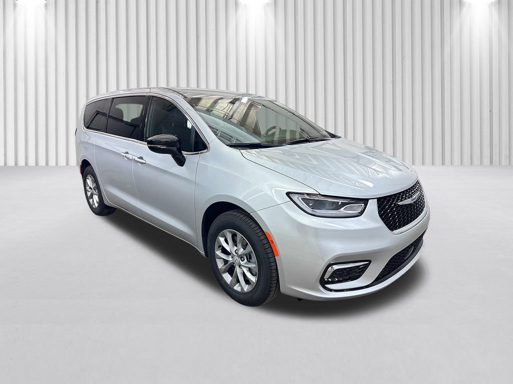 New 2026 Chrysler Pacifica Select AWD/4WD image 2
