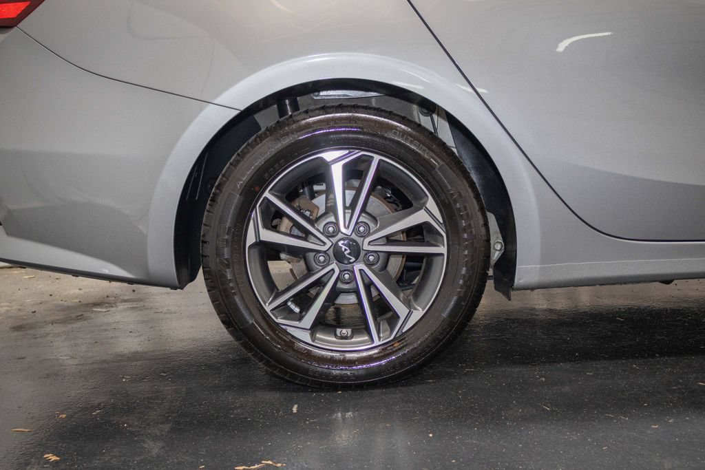 Used 2023 Kia Forte LXS w/ LXS Technology Package FWD image 7