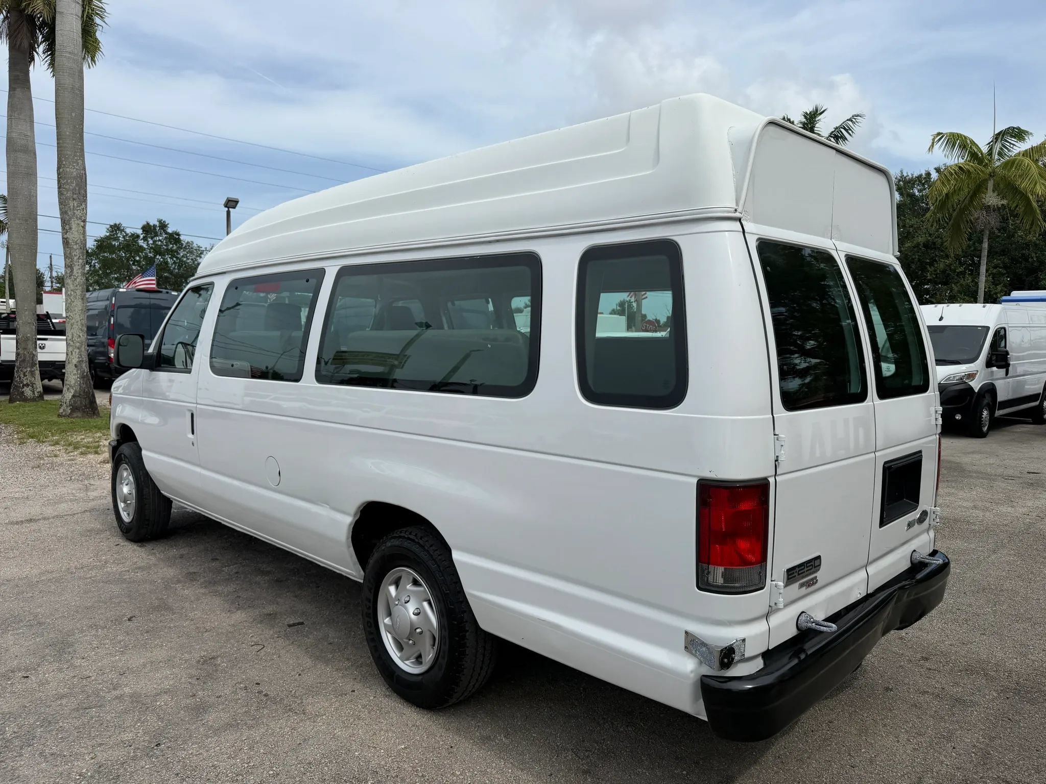 Used 2014 Ford E-250 and Econoline 250 Extended w/ Power Group RWD image 5